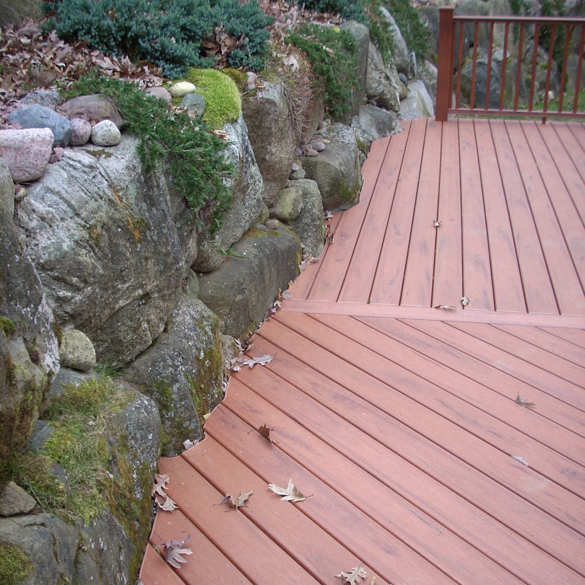Detailed cut with rocks on deck edge